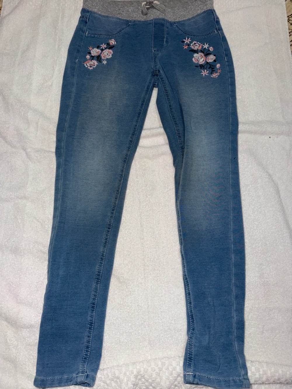 Women’s Blue Embroidered Pull-On Jeans